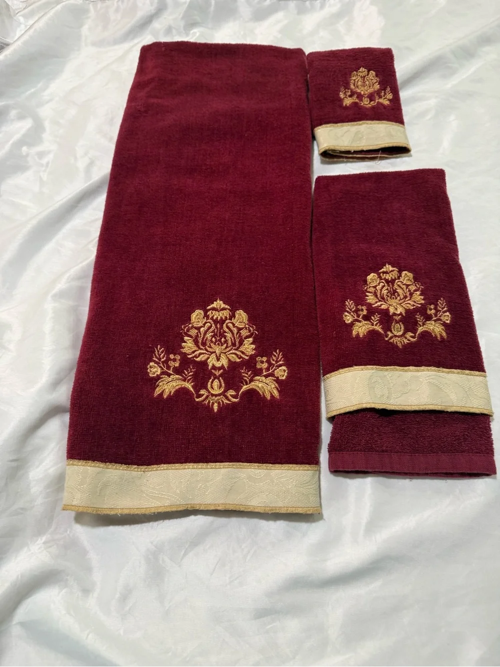 Embroidered Burgundy and Gold Accent Bath Towel Set